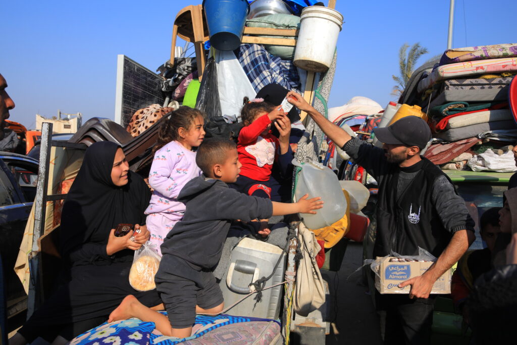 Islamic Relief providing clean water to needy families.