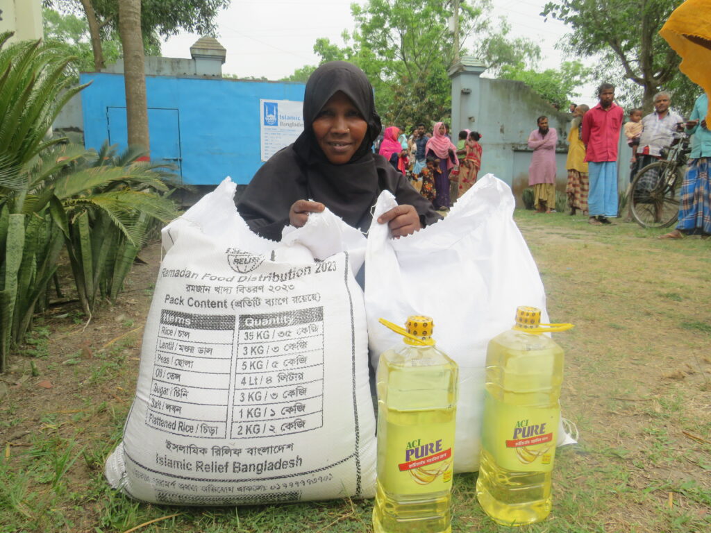 Sultana in Bangladesh receives food pack to feed her family during Ramadan 