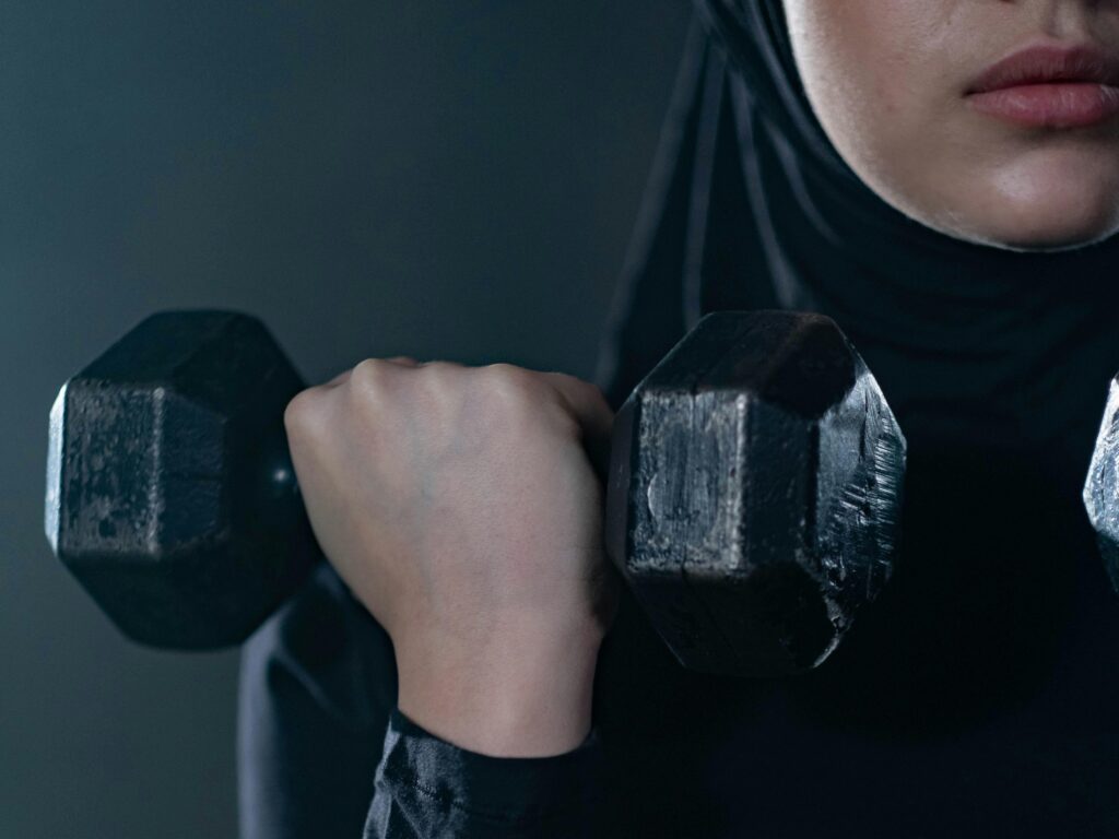 Muslim woman working out with dumbbells - a low impact workout for Ramadan 