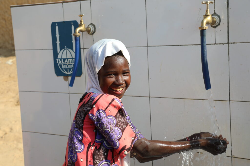 young girl from Niger using Islamic Relief water facility