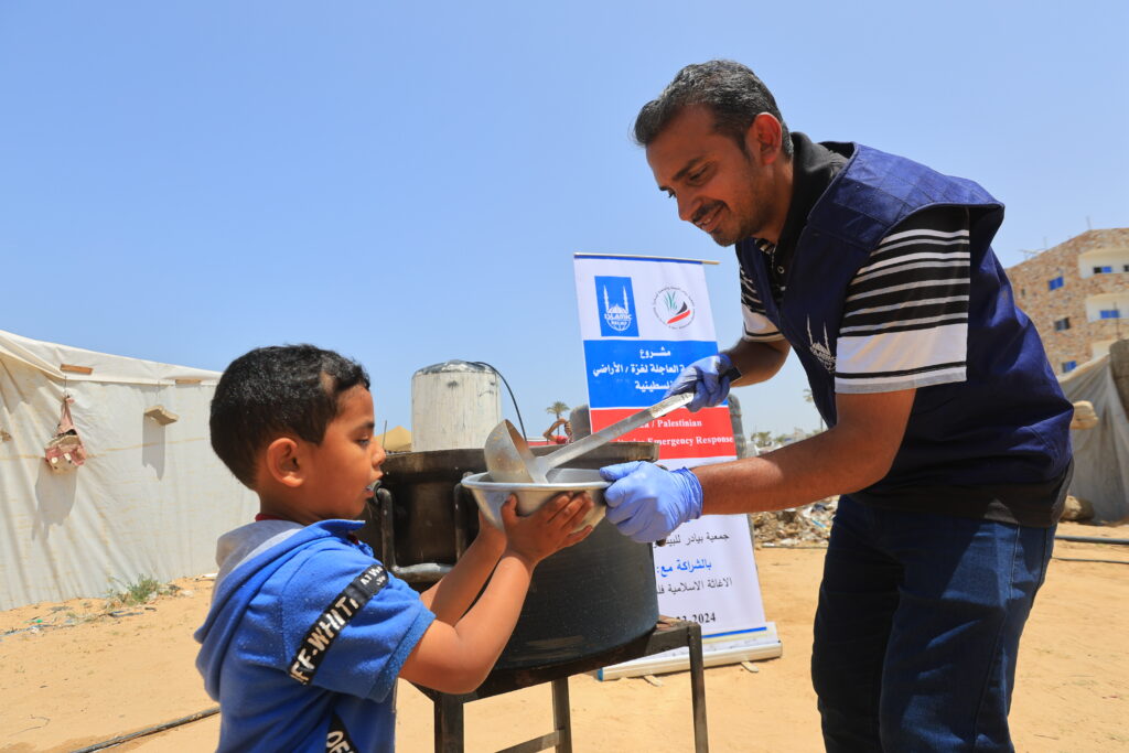 Islamic Relief, with World Food Program, is delivering hot meals to people in Gaza