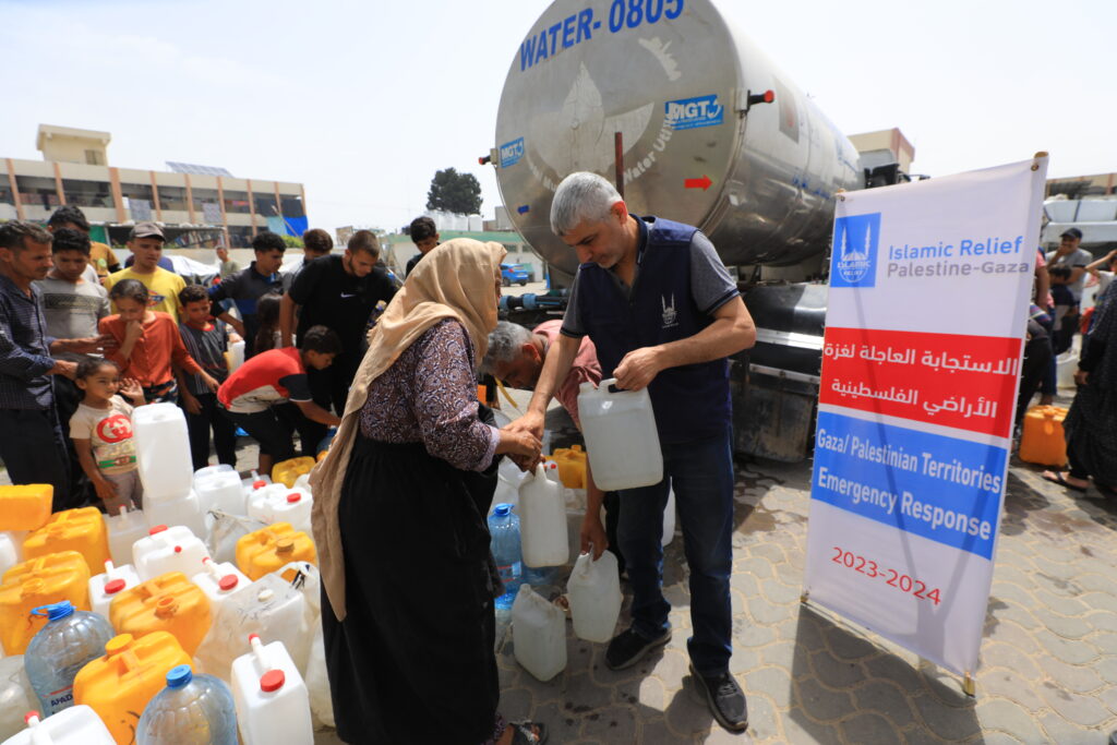 Islamic Relief providing clean water to needy residents in the Middle Area