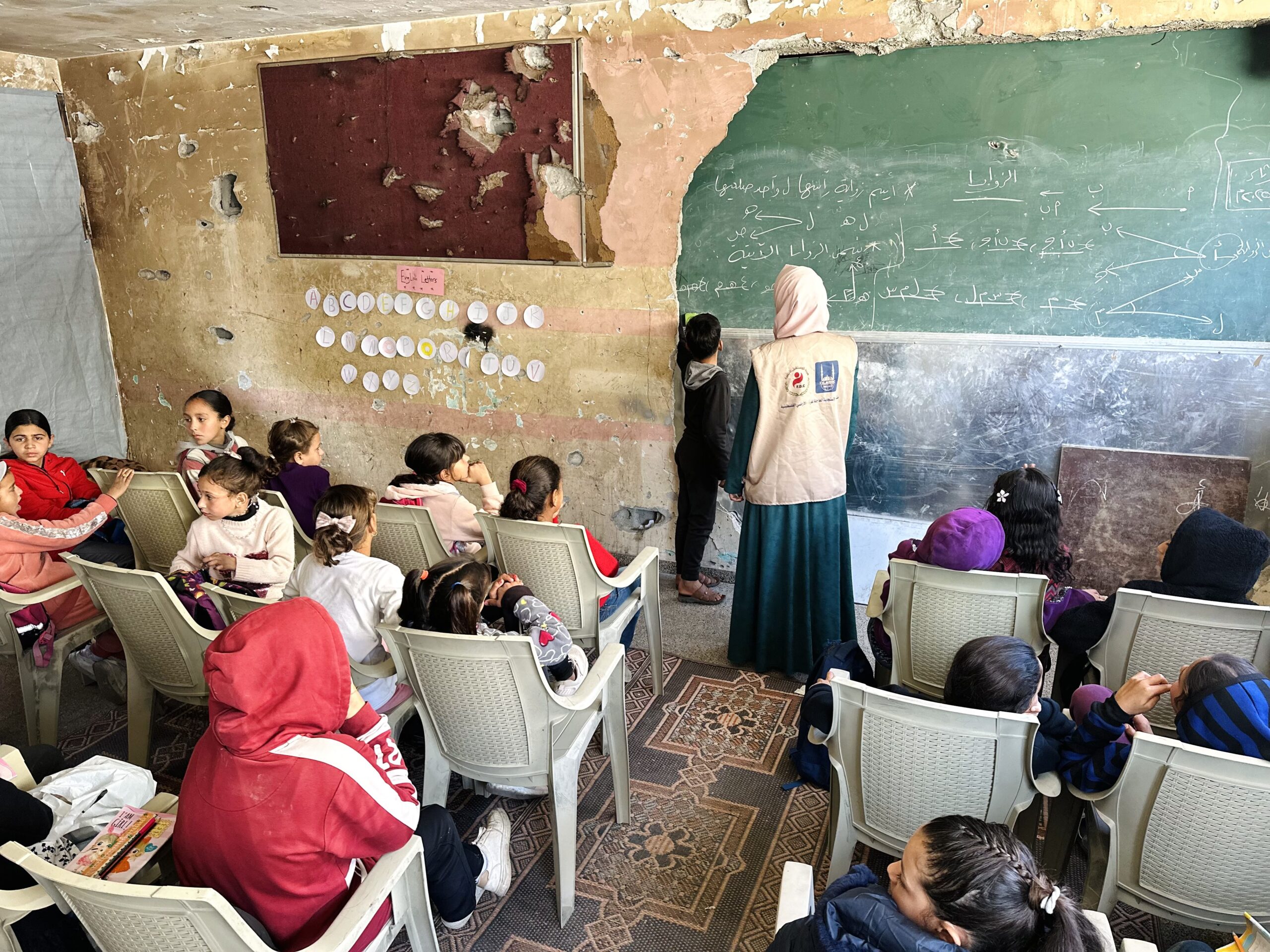  Islamic Relief providing education support for school-aged children in Gaza.