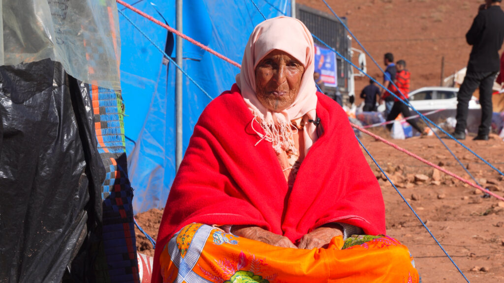 Fatima and her daughter received donations of food and other important survival items, such as winter clothing, from Islamic Relief