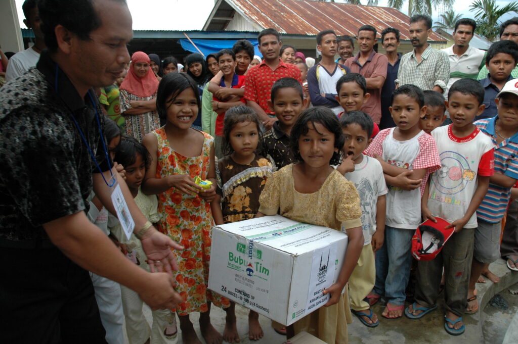 Ede, in Aceh 2005, delivering food to those devastated by the tsunami and earthquake.