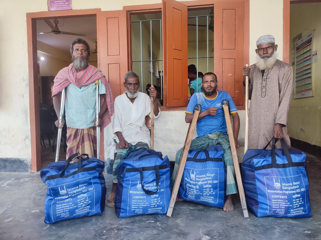 People in Bangladesh receive winter clothes packages from Islamic Relief