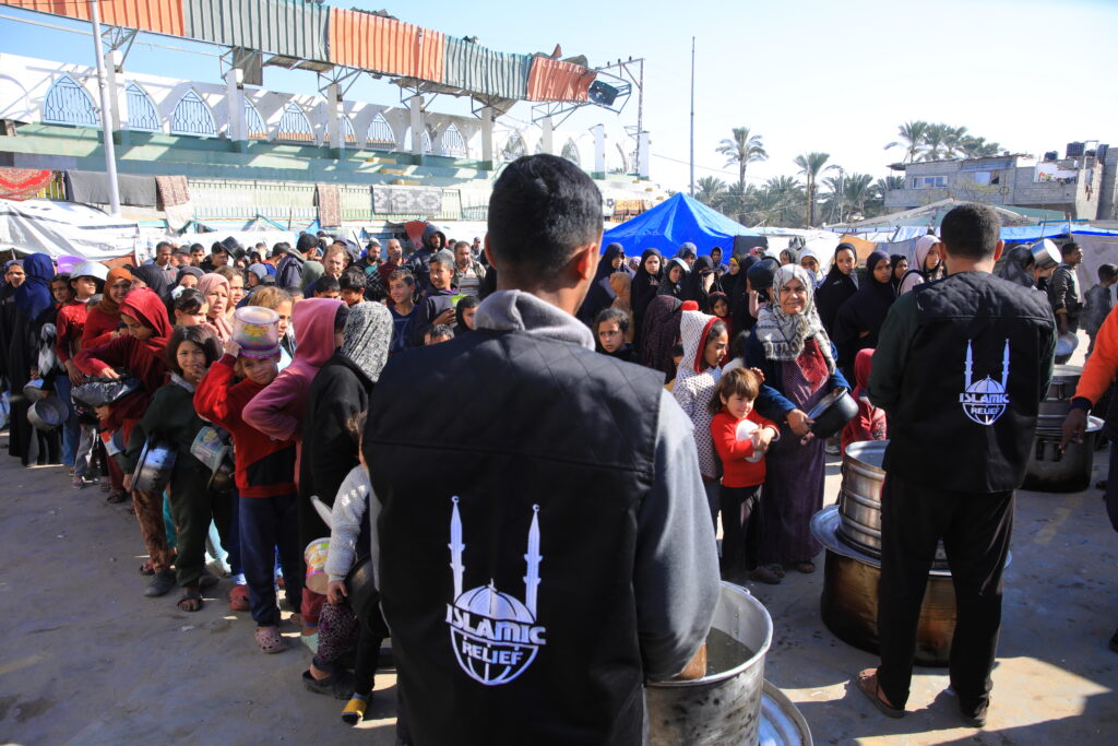 Islamic Relief, with World Food Program, is delivering hot meals to people in Gaza