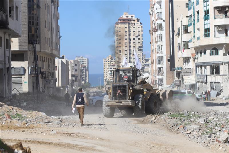 Gaza: Israel threatens to ban major aid organisations as starvation deepens