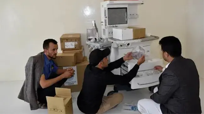 Staff in Yemen unpack medical equipment provided by Islamic Relief.