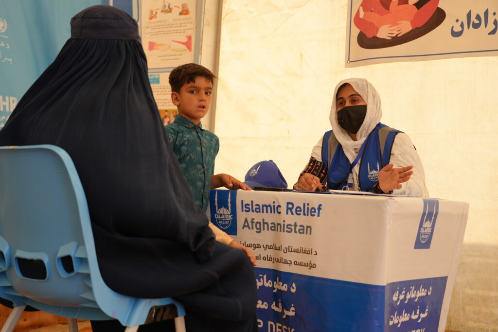 Islamic Relief staff provide information to Afghans returning from neighbouring countries
