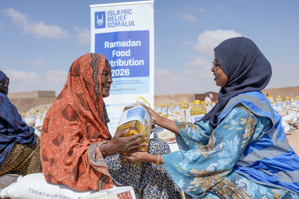 woman in Somalia receiving food pack for Ramadan last year